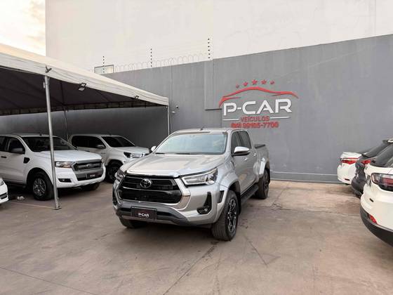 TOYOTA HILUX 2.8 D-4D TURBO DIESEL CD SRX PLUS 4X4 AUTOMÁTICO